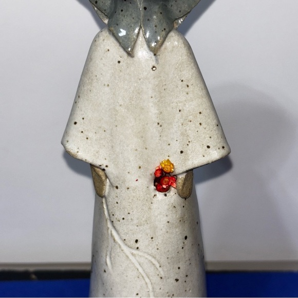 5/$25 
Ceramic Figurine Women Gardener Grey Cream Accents Hollow Dried Flowers - Picture 3 of 7